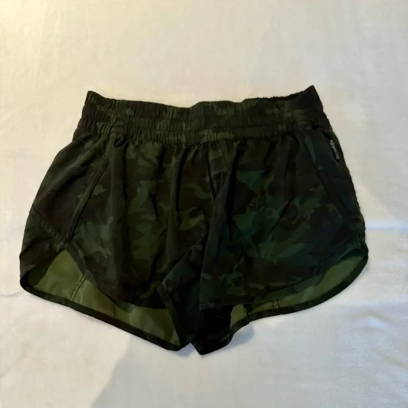Lululemon- women’s size 10 - camo track that 3.5 inch short - Picture 3 of 8